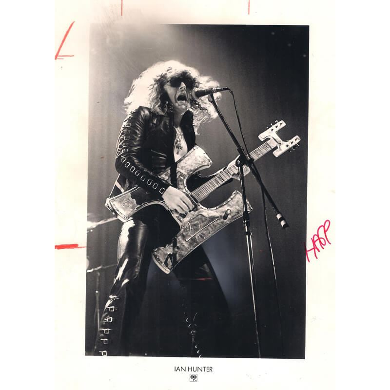 H-with-H-1973-AT-600-DPI-001-x800-SQ